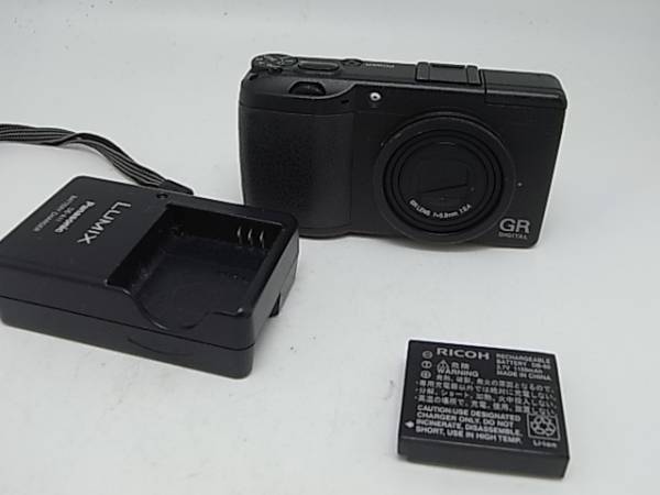 ☆ リコーGRデジタル / 充電器・電池2個 ☆ No 【公式通販】