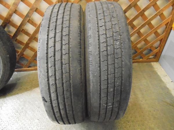 【V228】195/70R17.5 112/110L ダンロップ SPLT33 2本セット!!