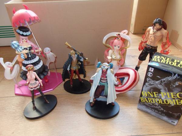 onepiece ワンピース フィギュア ぬいぐるみ キーホルダー他 ワンピース複数セット 処分品
