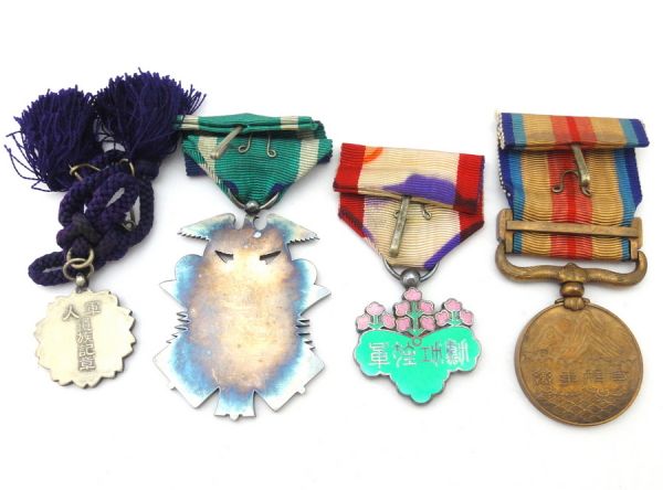 功七級金鵄勲章/勲七等白色桐葉章 勲章 略綬 ピン 共箱 4点まとめて 4SZZ-010AO