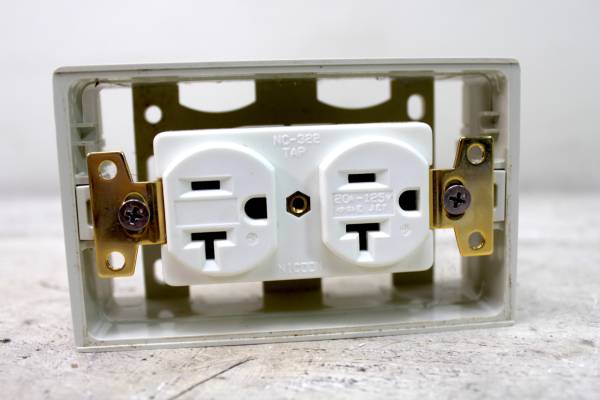 フルテック Furutech オーディオ グレード コンセントカバー 2口タイプ Nicoon Nc 322 電源box 音響用ケーブル 売買されたオークション情報 Yahooの商品情報をアーカイブ公開 オークファン Aucfan Com