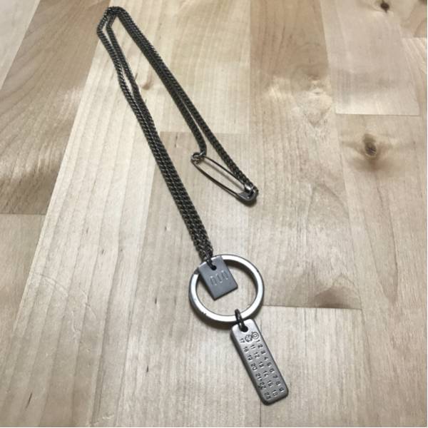 [Maison Martin Margiela] マルタン マルジェラ ネックレス 安全ピン プレート 010 化粧箱有