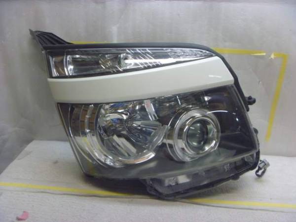 トヨタ／ZRR70G ヴォクシー ヘッドランプ右 自動車メーカー別