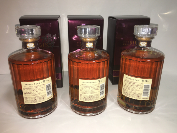 酒 サントリー響17年 700ml 箱、マイレージ付き