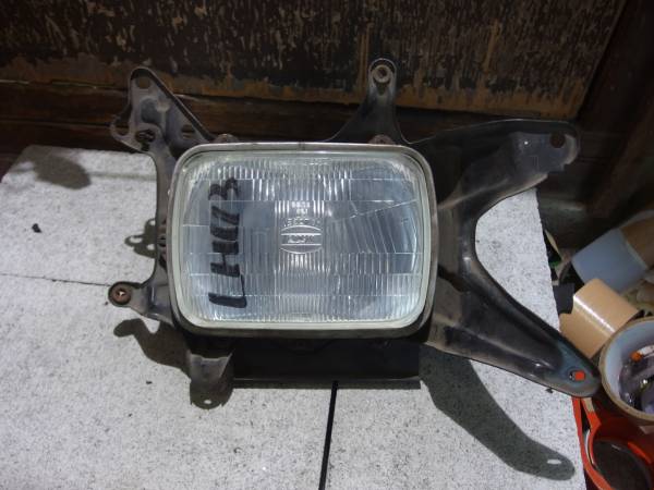 即決】LH113 ハイエース ヘッドライト ヘッドランプ koito HALOGEN