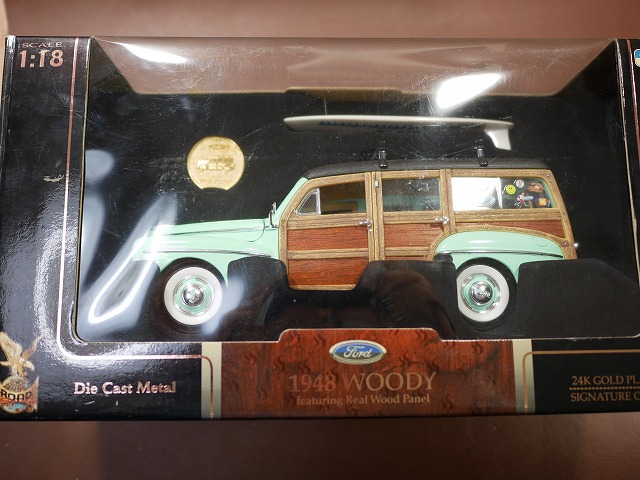 ◇70◇1◇ほぽ新品未開封・1948FORD.WOODY 1/18ダイキャストメタル