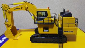 【現状品】コマツ建機　PC2000-8 バケット仕様　1/50 現状品】コマツ建機 PC2000-8 バケット仕様 1/50 - メルカリ