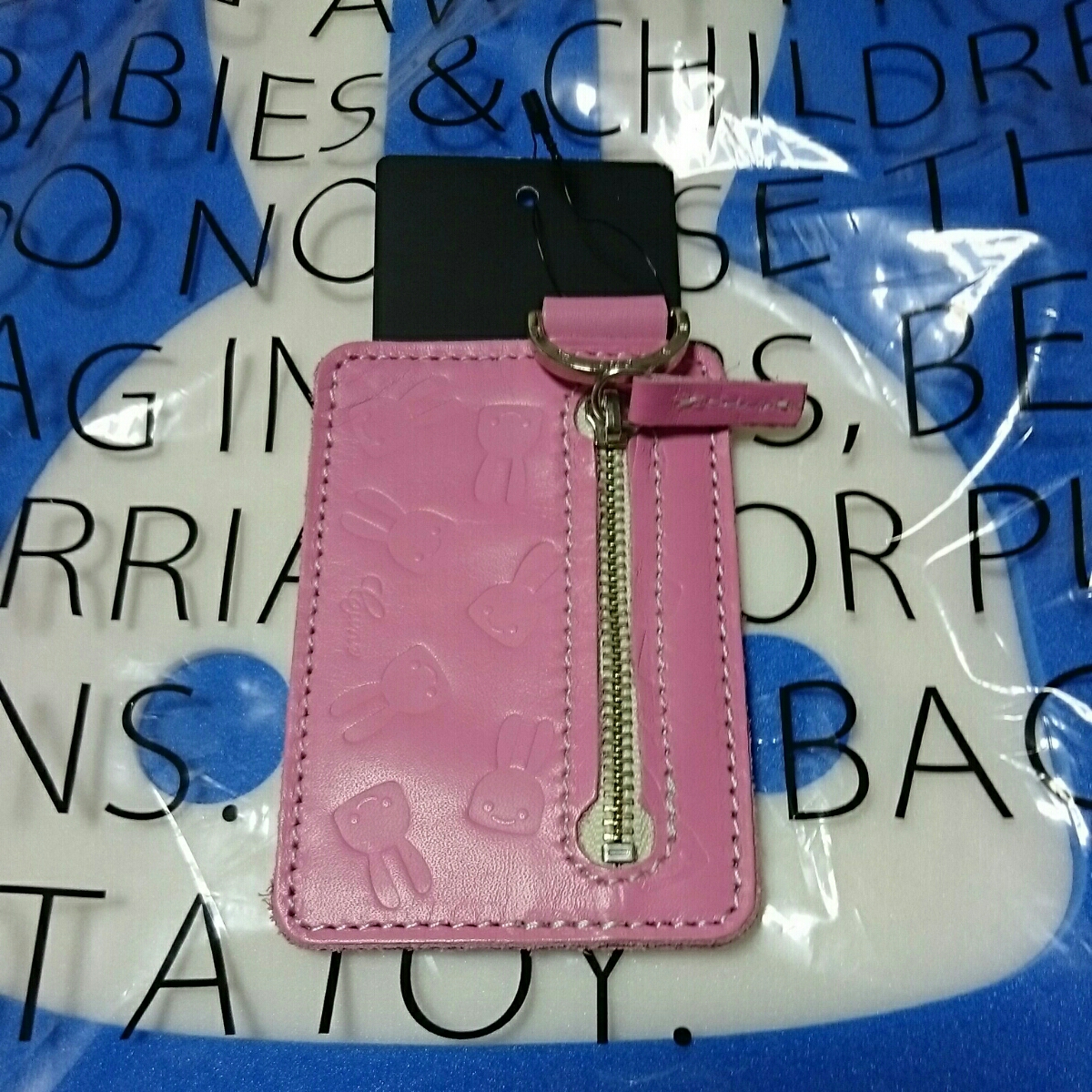CUNE レーザー パスケース 新品 未使用 です。