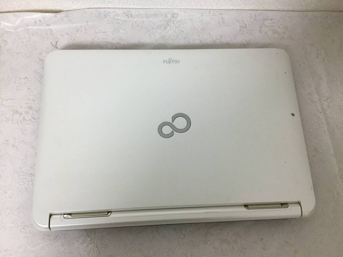 富士通、約634gの13.3型モバイルPC「LIFEBOOK お買い得 最新のwin10