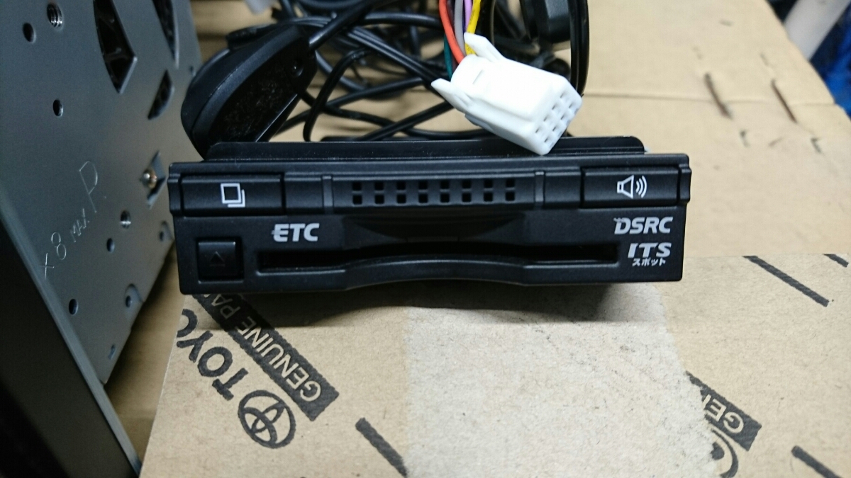 トヨタ純正9インチSDナビDSZT-YC4T・HDMIソケット・ナビ連動ETC2.0