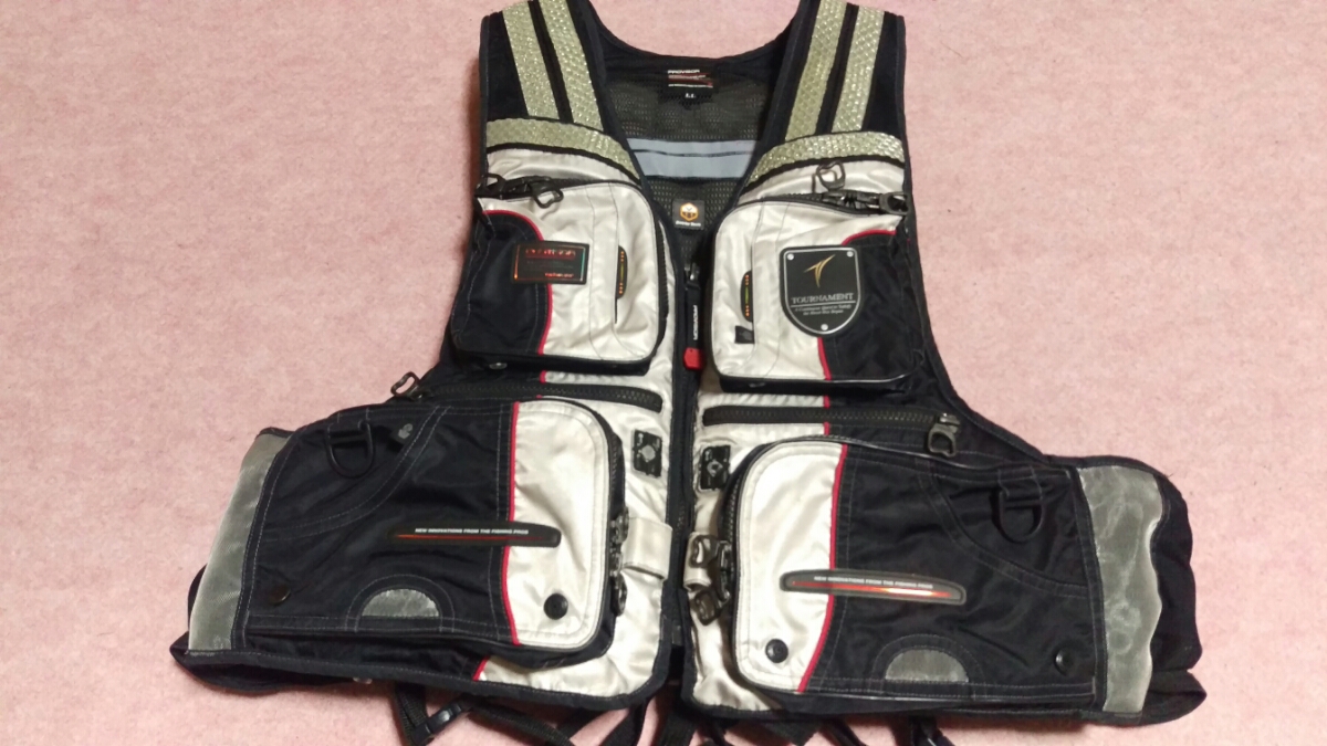 ダイワ　PROVISOR　TOURNAMENT　フローティングジャケット　LL　中古_1