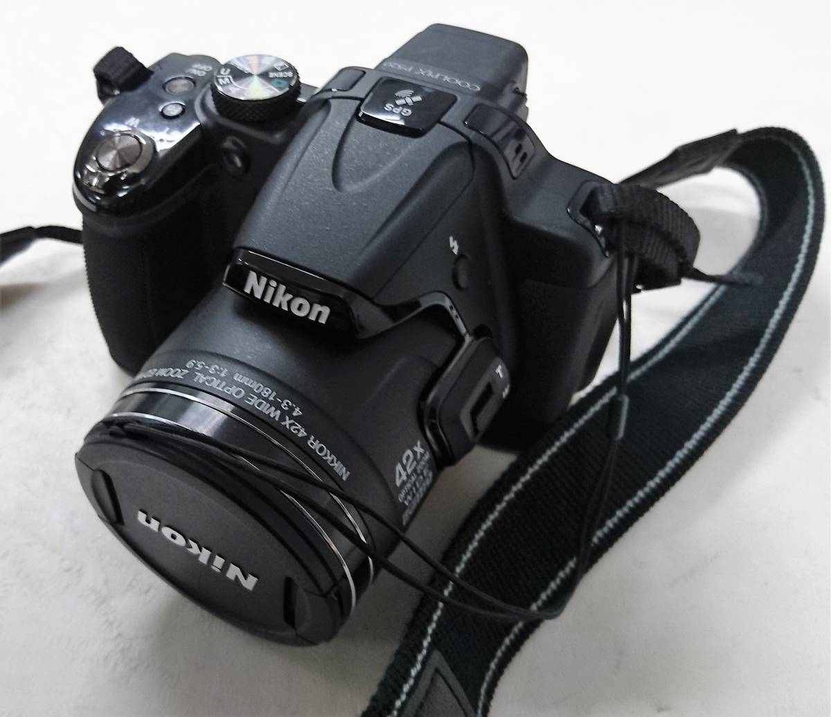 ◇ Nikon ニコン デジタルカメラ COOLPIX P520 光学42倍ズーム バリアングル液晶 ブラック P520BK ◇