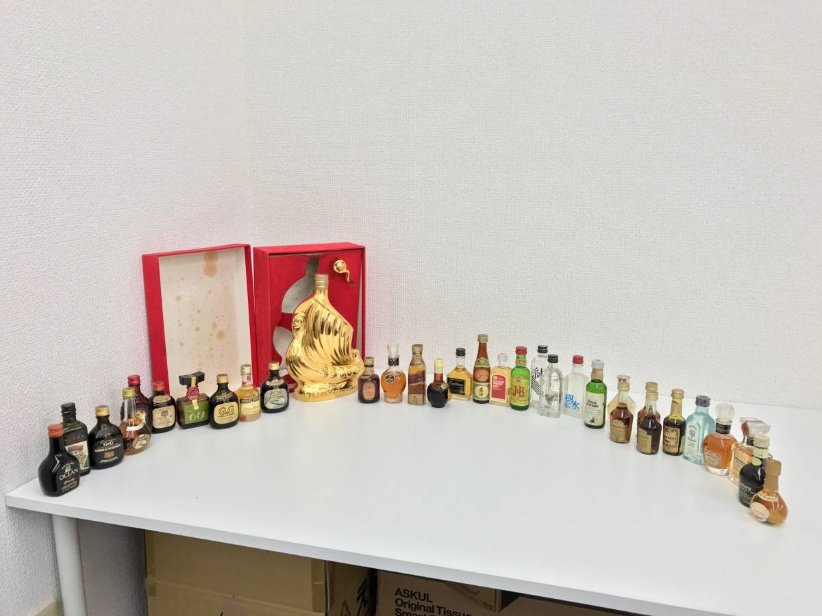 管理1525　未開栓　LARSEN/ラーセン 陶器 ヴァイキングシップ 金色 他各種ミニボトルおまけ　※説明と画像を確認ください！！！