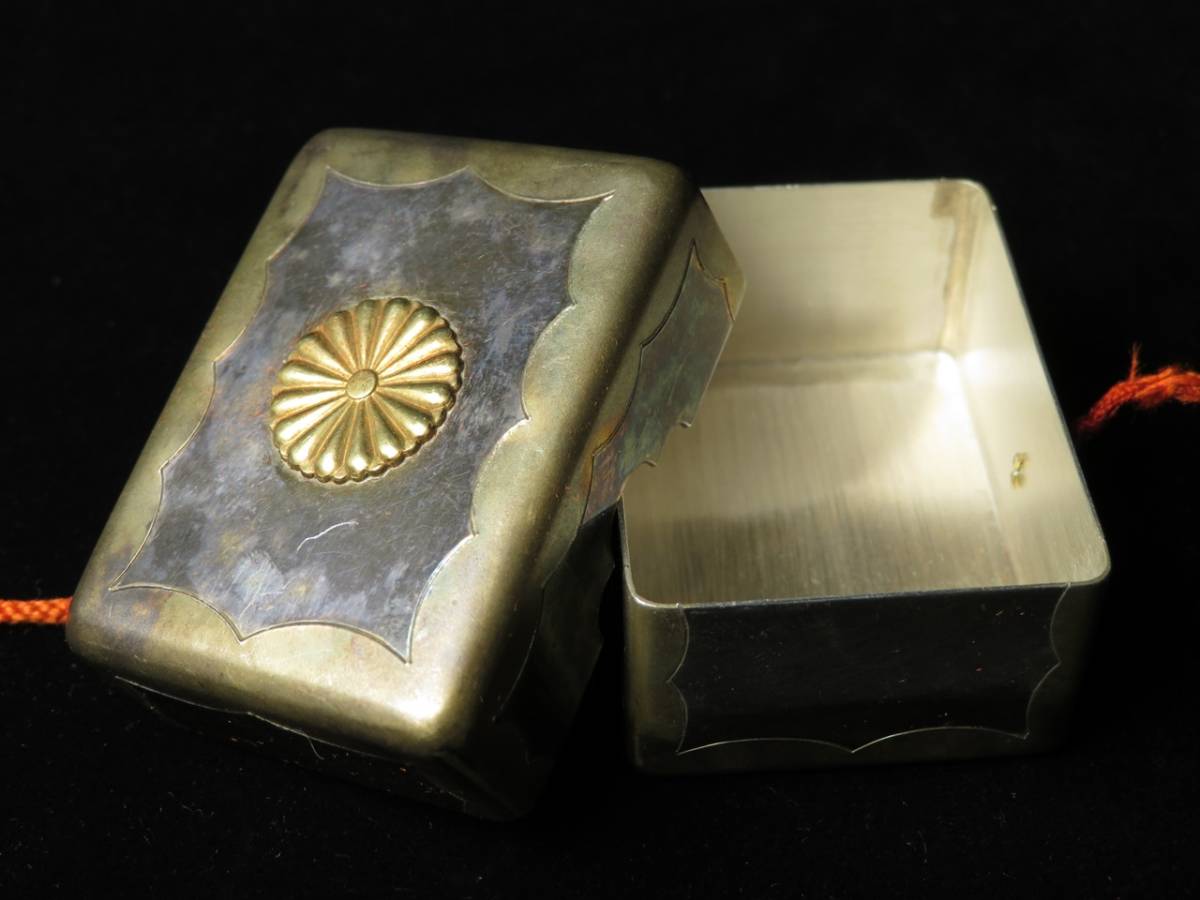 三越製 純銀ボンボニエール 菊花紋章 重：44.8g ○ 純銀 銀製品 蓋物