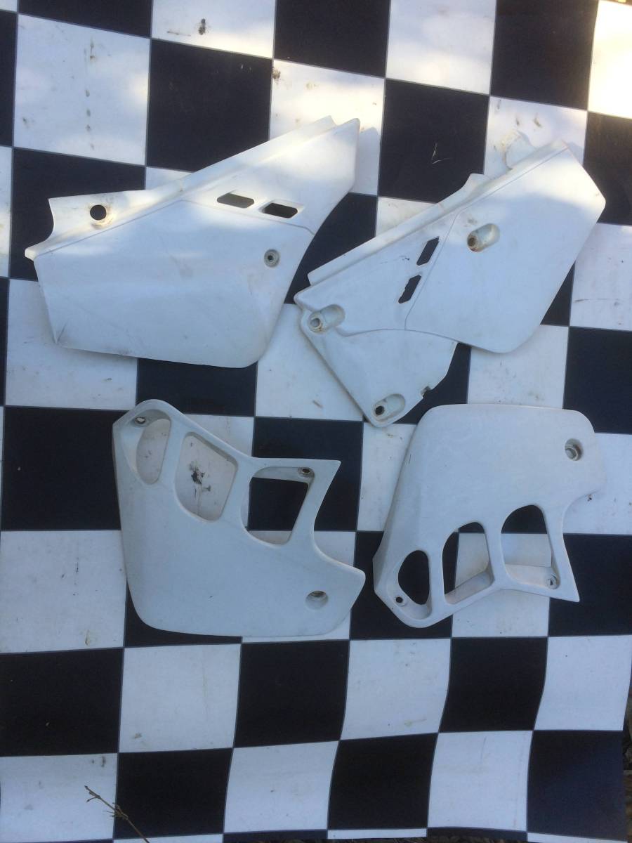 CRM250 取外しサイドカバー タンクシュラウド