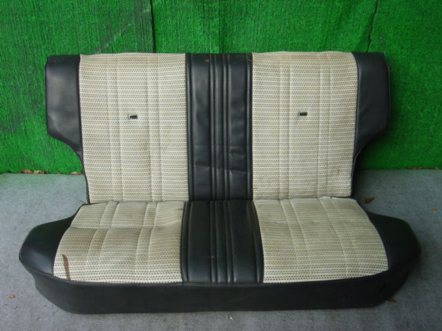 U#398 ダットサン ブルーバード P510 (510ブル) SSS 純正リアシート左右 後部座席 張替前提 絶版旧車 希少