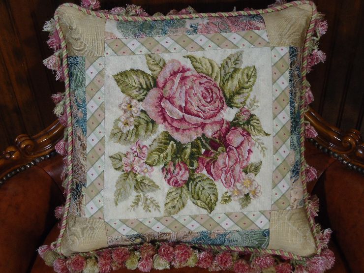 希少◆プチポアン/ニードルポイント・ 手刺繍・薔薇の華やかなタッセル付きクッション(低反発)◆40×40cm◆カバーだけでも(定形外発送)OK♪