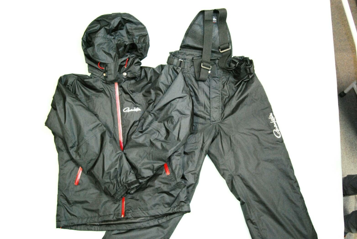 がまかつ ウィンドアップレインスーツ 中古品♪