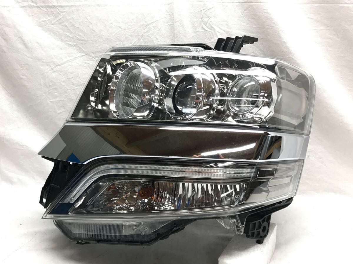 N BOX カスタム 【美品】N-BOX カスタム JF1 前期 純正 HID ヘッド 