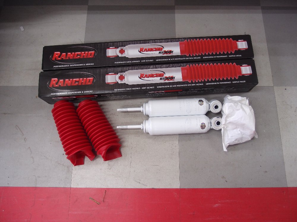 ハイエース１００系２ＷＤ　ローダウン　フロントショック５０００　ランチョ