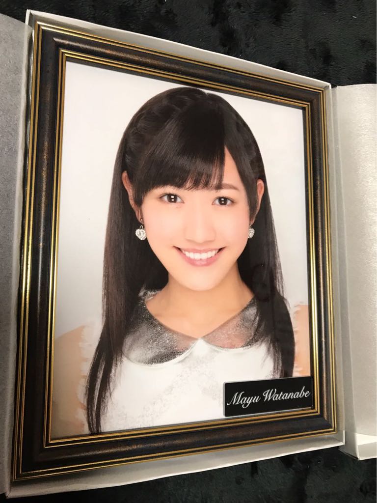AKB48 神の手 渡辺麻友 卒業コンサート レプリカ 歴代劇場壁写真 額