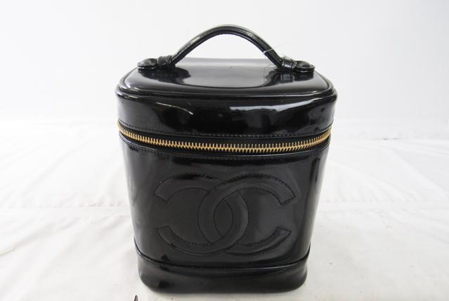 シャネル 縦型バニティ ココ エナメル 黒 4番台