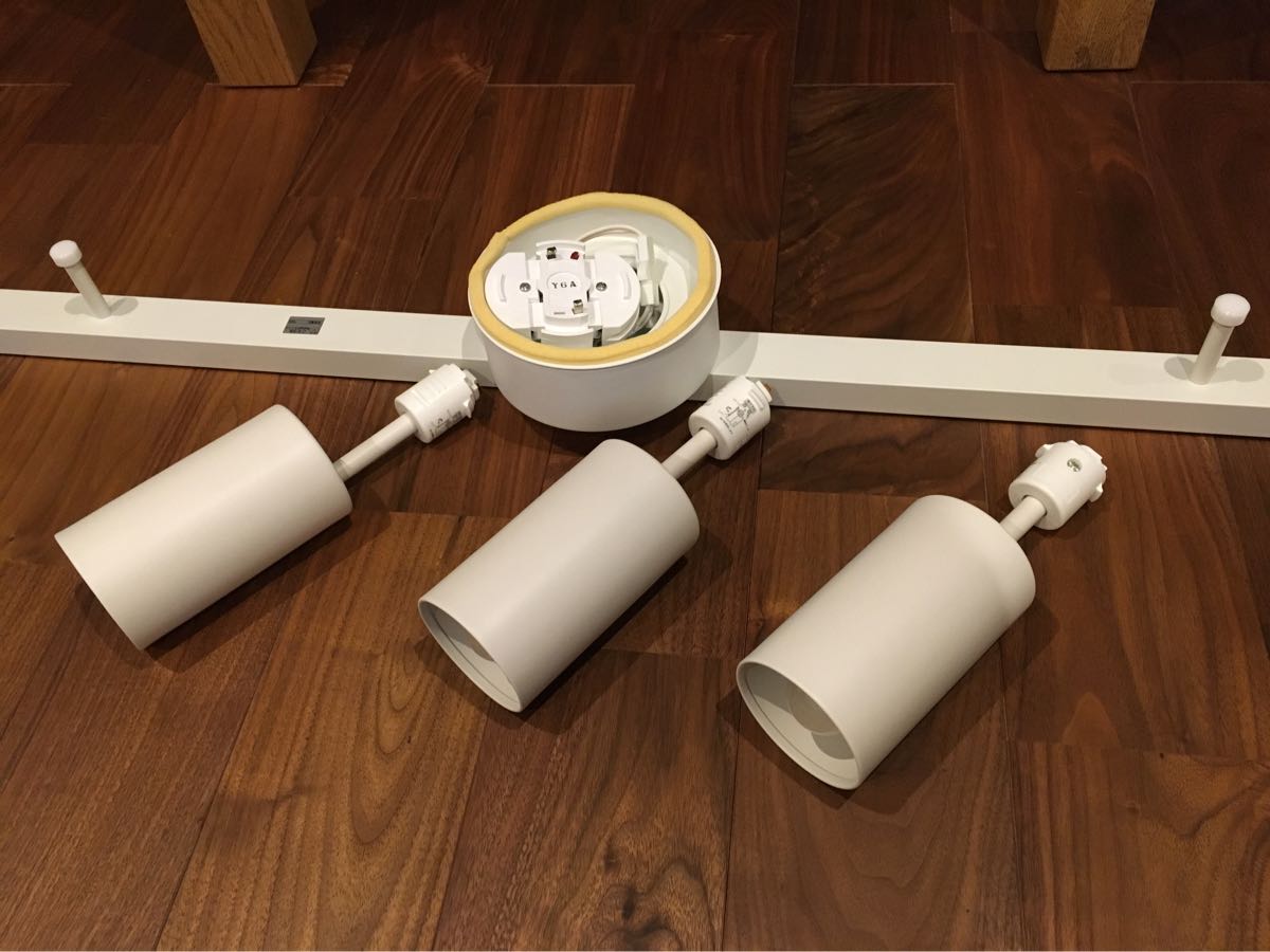美品 無印良品 システムライト本体＋スポットライト3個（電球付き）