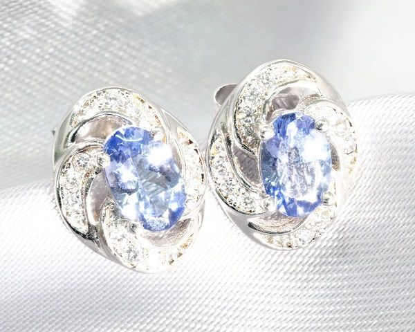 pt900(プラチナ)天然タンザナイト(トータル1.30ct)ピアス新品 【定価7 