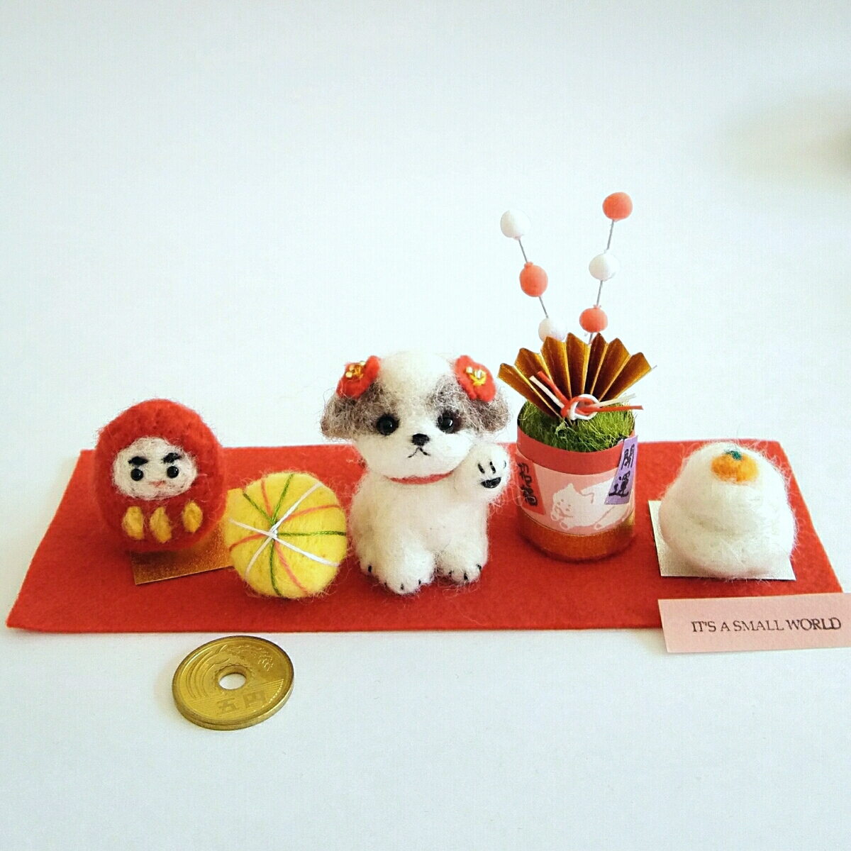 IT'S A SMALL WORLD 羊毛フェルト招き犬・シーズー＊小さなお正月飾り