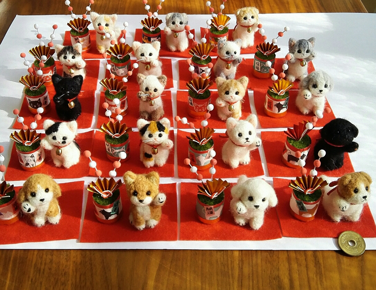 IT'S A SMALL WORLD 羊毛フェルト招き犬・シーズー＊小さなお正月飾り