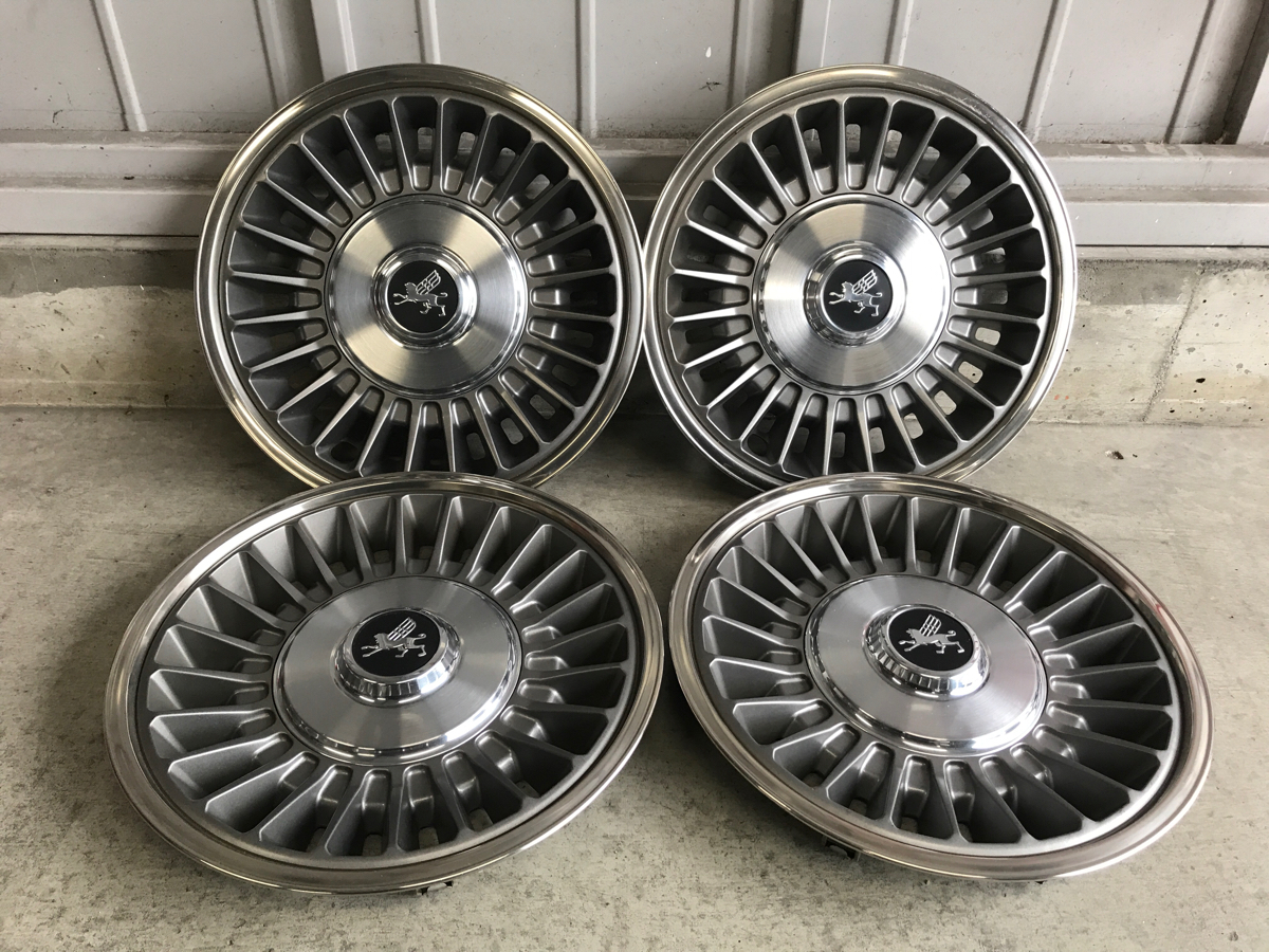 美品 トヨタ GZ10ソアラ 純正ホイールキャップ