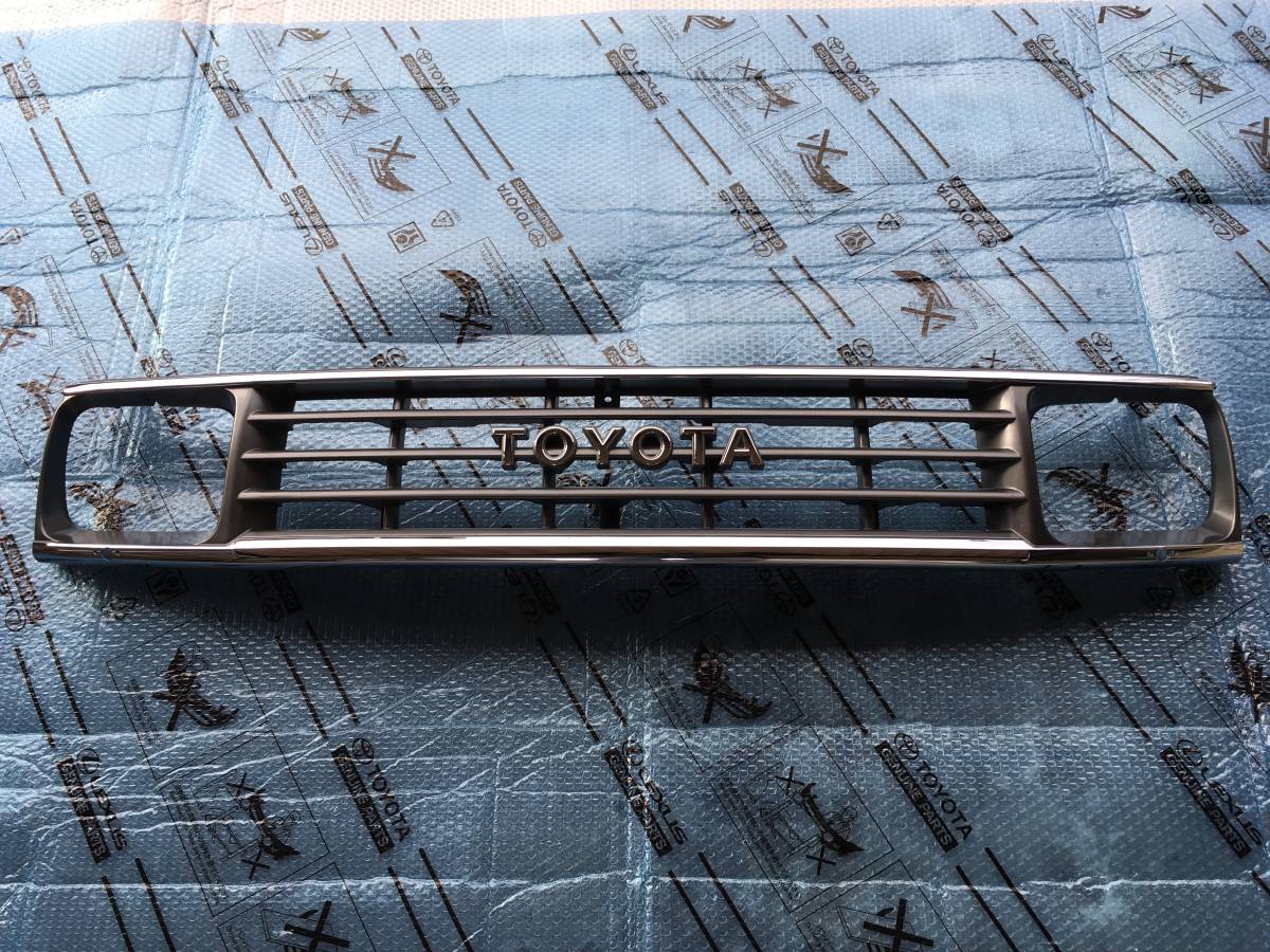 送料込】 トヨタ 78プラド フロントグリル TOYOTA メッキロゴ 希少】78