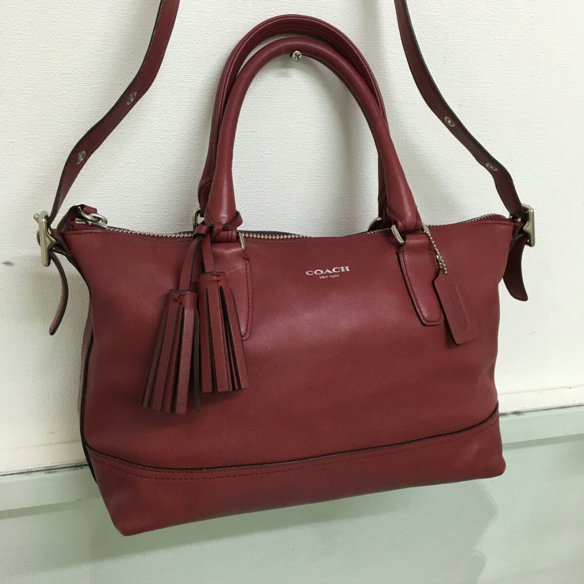 赤字超特価，正規品 T オススメ ほぼ 綺麗 COACH コーチ フリンジ 本革 レザー 2WAY ハンド トート バッグ 肩掛け ショルダー バッグ レッド ピンク 激カワ(トートバッグ)｜売買されたオークション情報、yahooの商品 かばん、バッグ