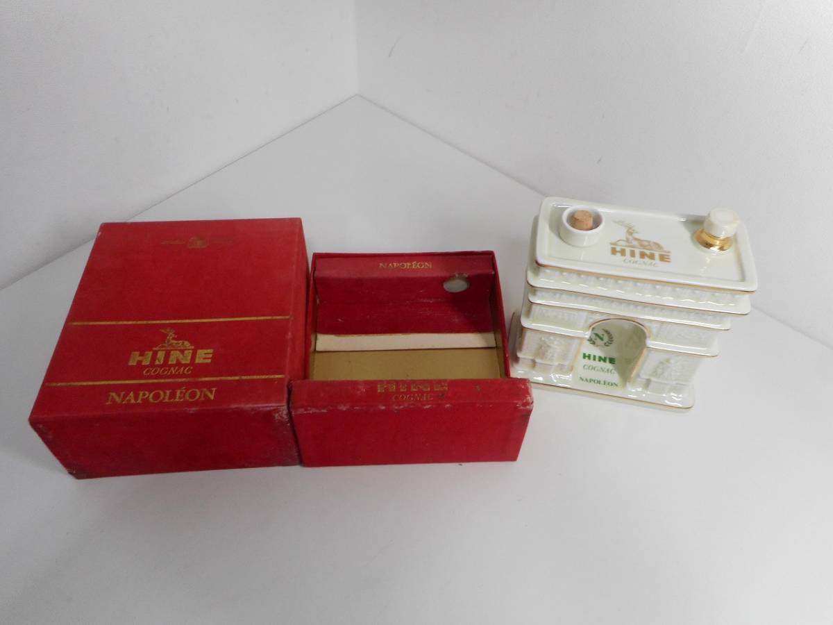 COGNAC HINE/ハイン ナポレオン 凱旋門 陶器ボトル 総重量1541.9g 箱