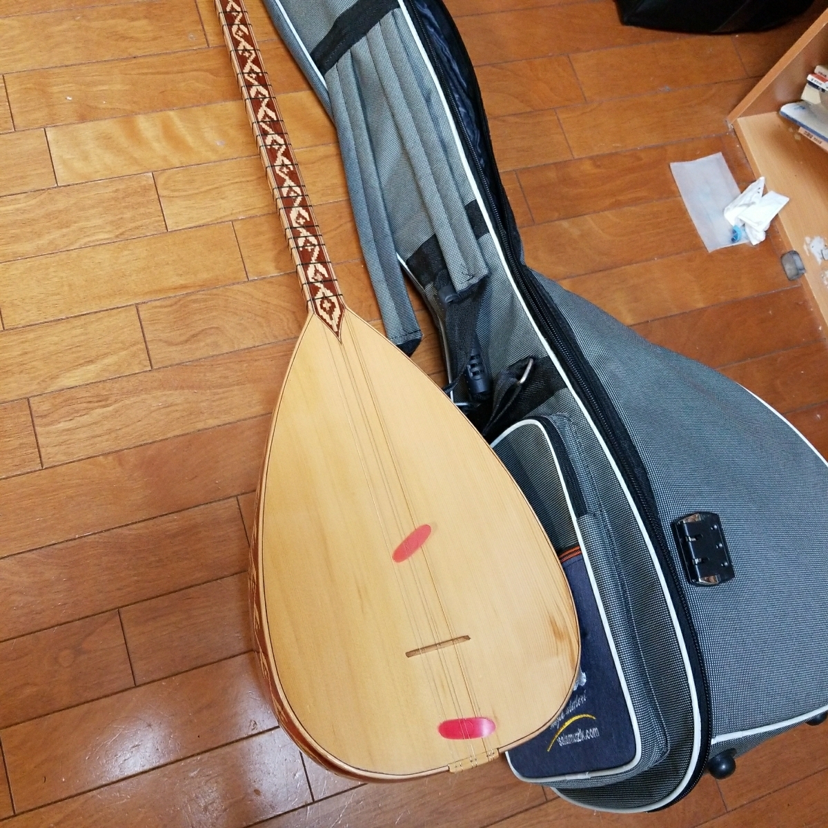 きれいなバーラマ・サズ　ロングネック