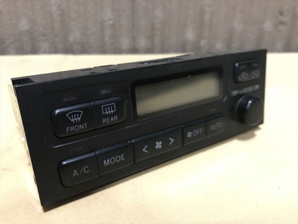 希少なトヨタマークII JZX⁄GX110⁄115系用純正エアコン操作パネル