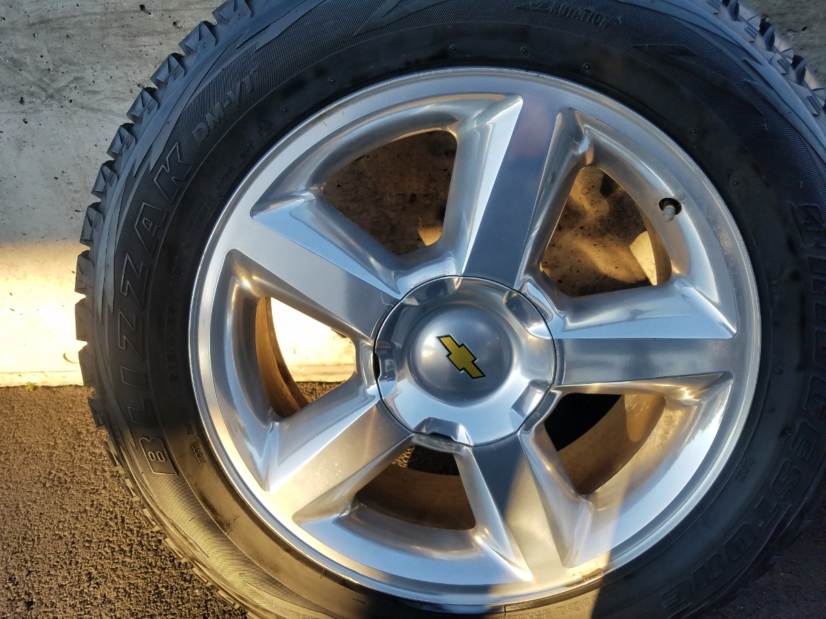 シボレー純正20インチAW&バリ山スタッドレスタイヤ4本セット 285/50R20 