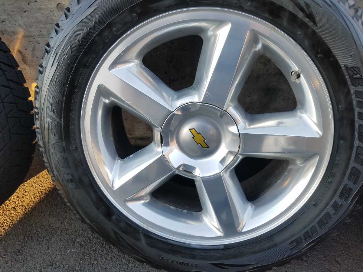 シボレー純正20インチAW&バリ山スタッドレスタイヤ4本セット 285/50R20 