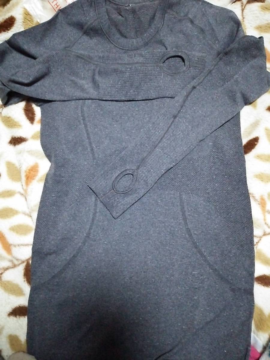 ルルレモン 長袖Tシャツ Sz6 グレー 新品