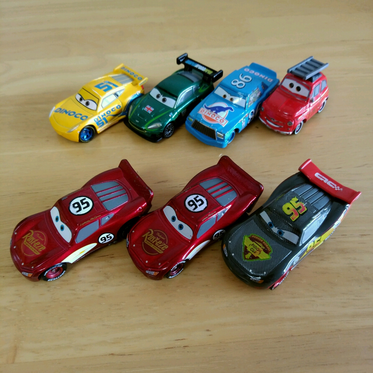 人気シリーズ】カーズトミカ 7台セット ライトニングマックイーン等 箱