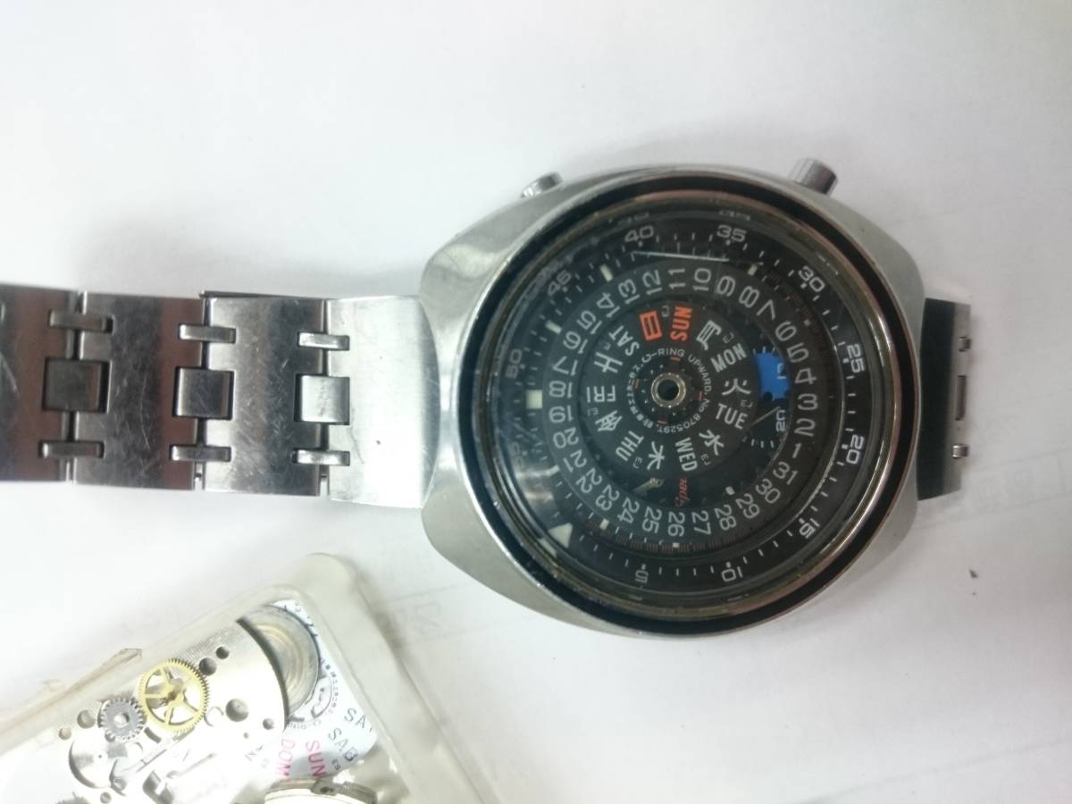 時計屋さんのお店じまい品 SEIKO スポーツ5機械の一部側 Seiko 5 