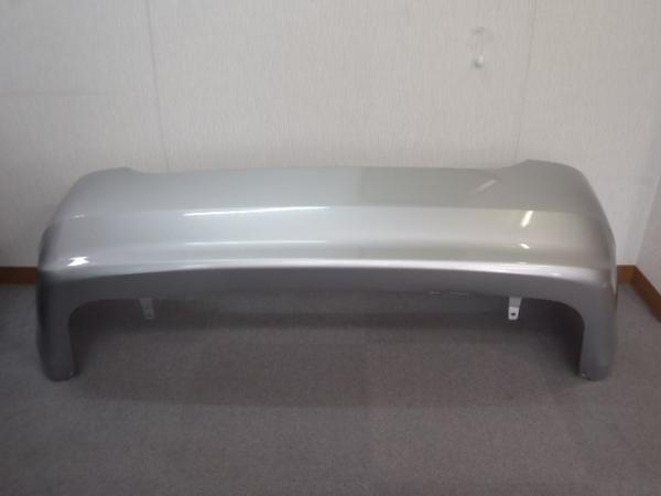 ♪2143 プリウス NHW20 リアバンパー シルバーメタリック 1F7 【新品】