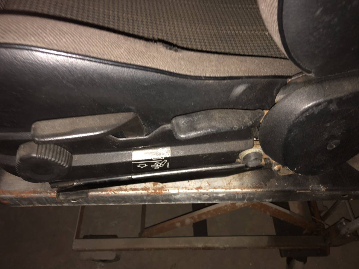 bmw e30 左側シート E30 3シリーズ e30 シート」(BMW用)(自動車メーカー 「bmw バブル期に大ヒットした車を当時のデザインのまま蘇ら