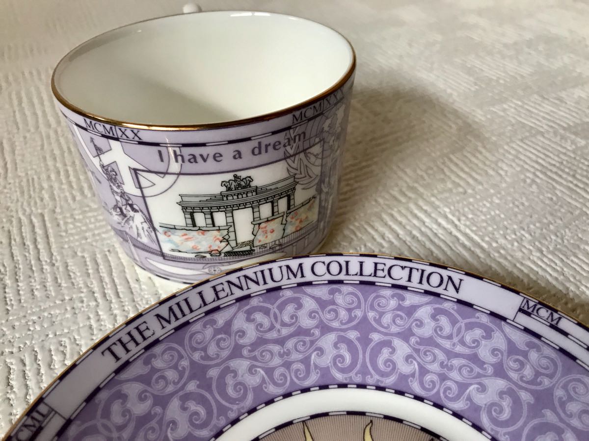 ウェッジウッドミレニアムコレクション20世紀カップ＆ソーサー2客セット USED
