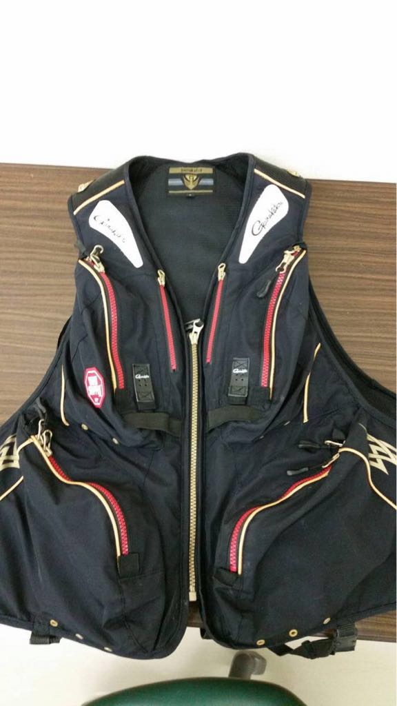 超美品！がまかつフローティングベスト