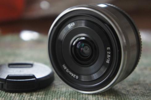 ソニー SONY E 16mm F2.8 SEL16F28 シルバー 銀 広角 単焦点