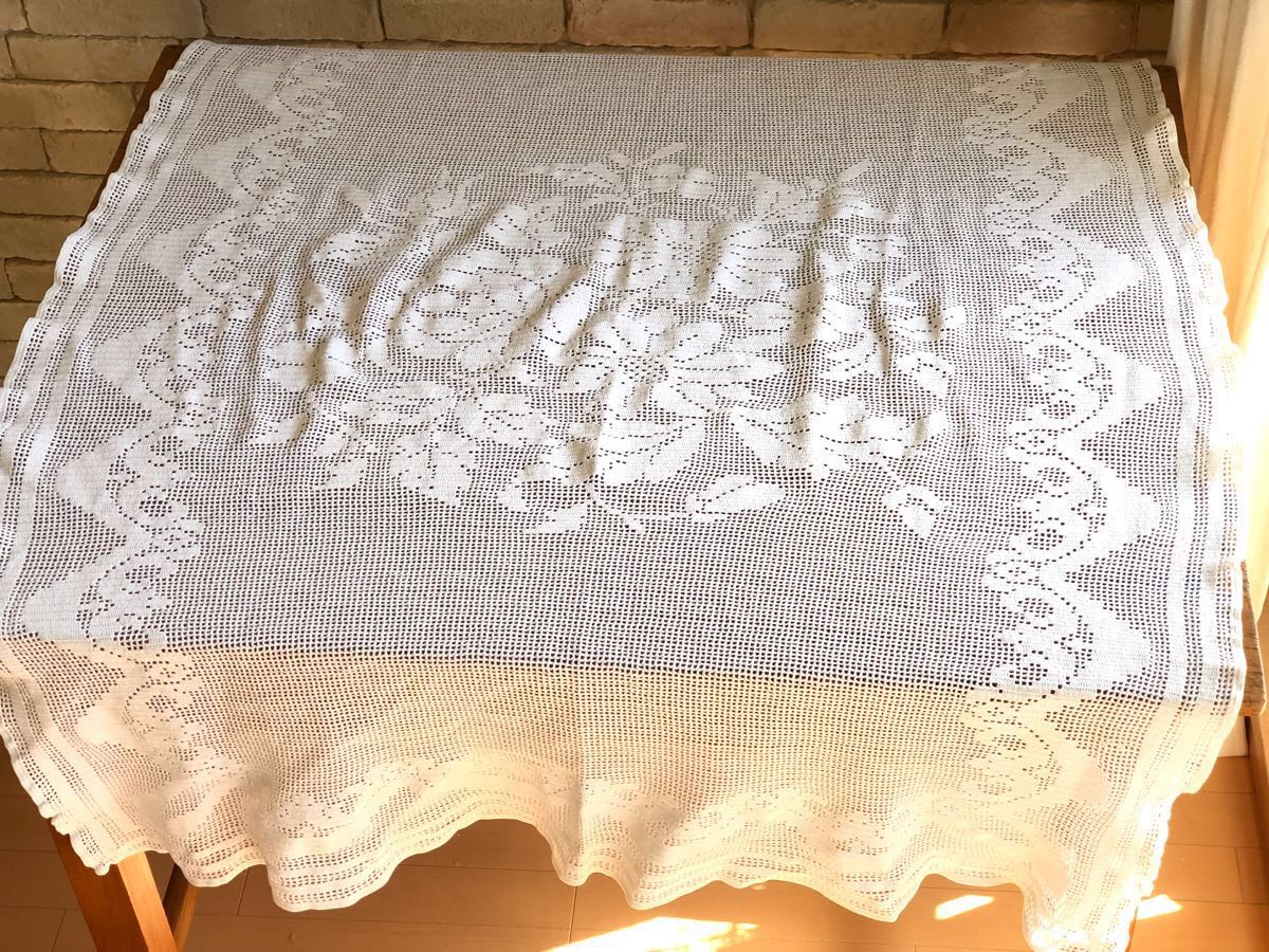 手編みのレース編み☆マルチカバー☆花模様☆ハンドワーク☆白色☆