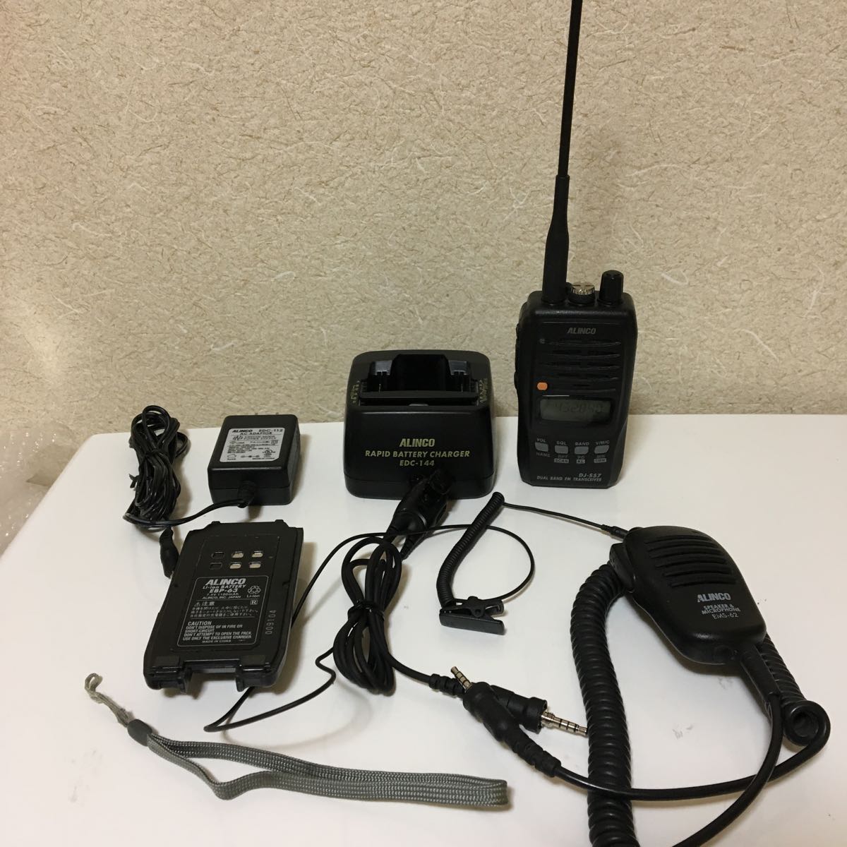 【値下げ即決】ALINCO DJ-S57 144/430 デュアルバンドトランシーバー 5W EMS-62、EME-36A付 バッテリー新替済み 完動品オプション多数
