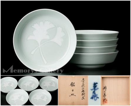 十三代 ｜骨董品買取 | 緑和堂 今泉今右衛門『色鍋島薄墨草花更紗文 月