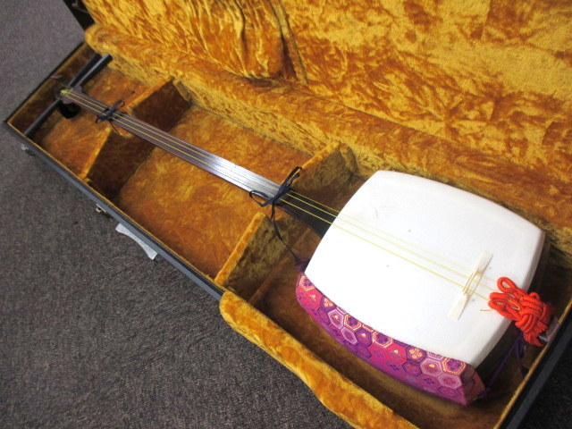 三味線 中棹 紅木 二本溝 東さわり 子持ち綾杉胴 三味線 金細 綾杉胴